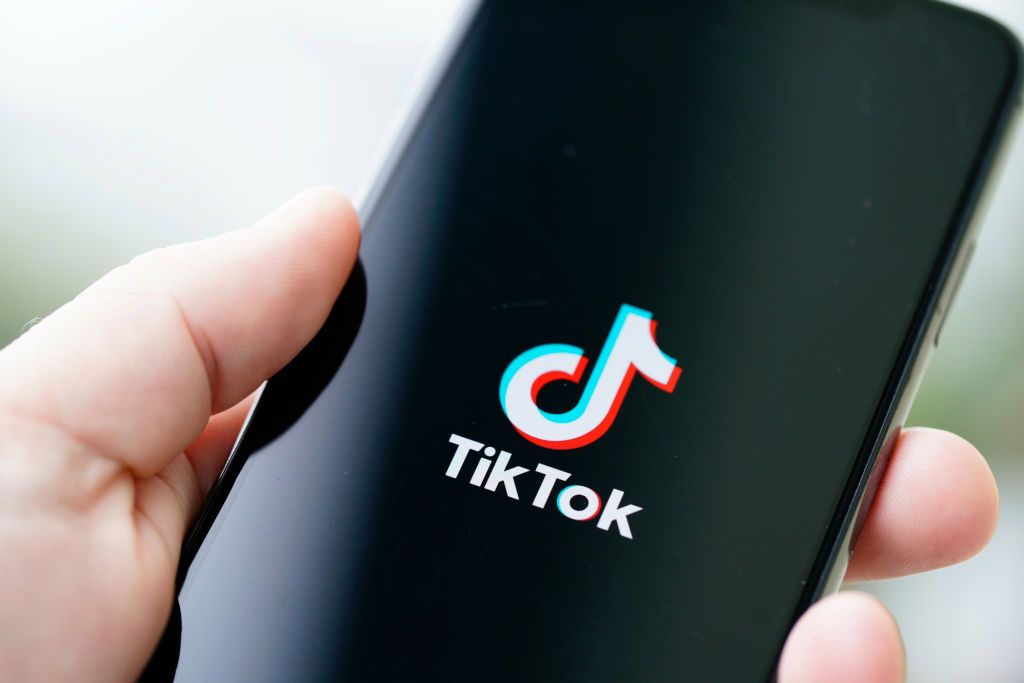 Consejos y aplicaciones para marcar tendencia en TikTok