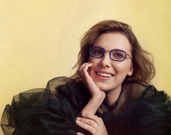 Lentes co creados por Millie Bobbie Brown y Vogue  llegan a Perú a través de GMO