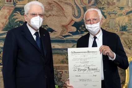 Giorgio Armani es condecorado como «Cavaliere» de Italia