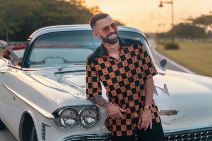Mike Bahía pone «Contento» a más de uno con el lanzamiento de su nuevo álbum