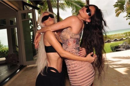 Kim Kardashian emociona a Kylie Jenner con emotivo mensaje por su cumpleaños 25