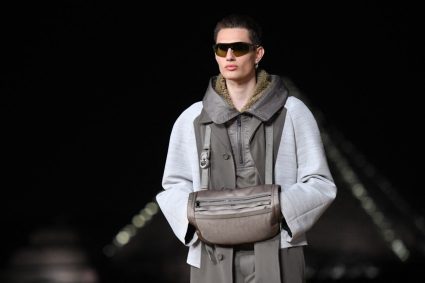 Dior realizó un desfile al pie de las pirámides de Egipto