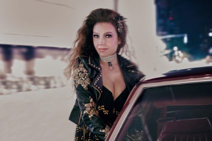 Thalía saca a relucir su lado más rockero con el álbum “Thalia’s Mixtape”  