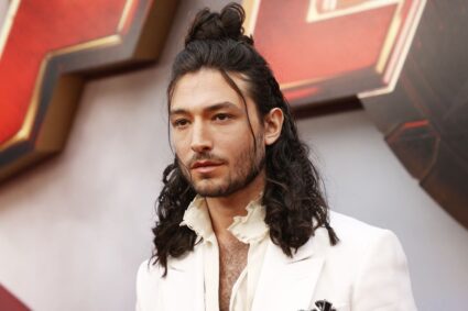 Ezra Miller reaparece en la premiere de The Flash y rompe su silencio tras escándalo