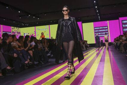Dior apuesta por una mujer asertiva y rebelde en la pasarela de la Semana de la Moda de París