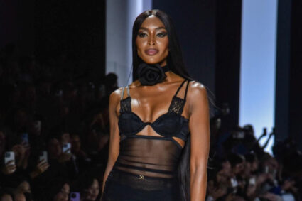 Naomi Campbell deslumbró en su regreso a las pasarelas para “Dolce & Gabbana” en Milán