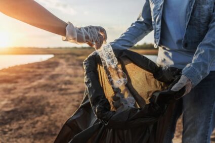 Recicla, reduce y protege: Cinco hábitos para mantener las playas libres de residuos