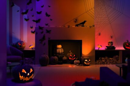 Transforma tu hogar en un cine de terror inteligente para Halloween