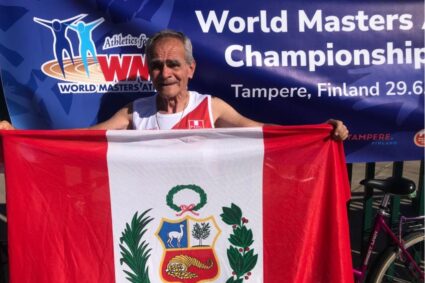 Atleta peruano corre con las cenizas de su esposa en carrera internacional