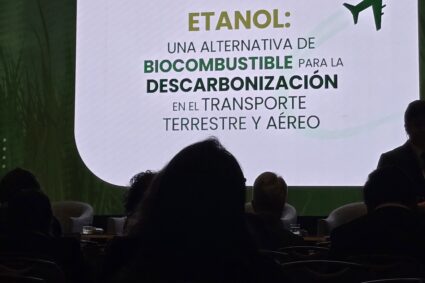 Etanol, biocombustible en auge: una alternativa para la descarbonización en el transporte terrestre y aéreo