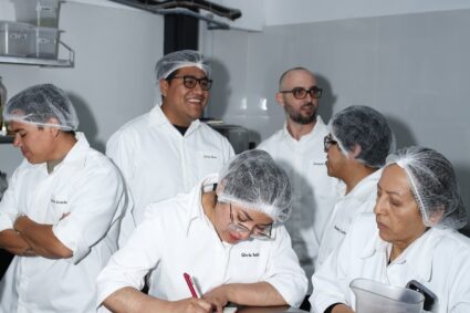 Alanya impulsa la formación pastelera en el Perú con una masterclass junto al chef Nacho Ramiro