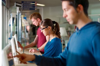Santander y Coursera regalan 100.000 becas gratuitas en IA, datos y liderazgo