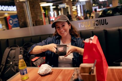 Juicy Lucy reabre su local en Jockey Plaza siguiendo su estrategia de renovación de imagen