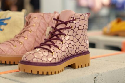 Brasil presenta moda sensorial y materiales lúdicos para el calzado 2026-2027