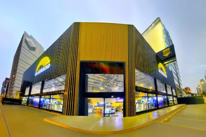 La Curacao reinaugura su Centro de Experiencia en San Isidro con nueva infraestructura