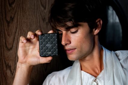 Motorola redefine el lujo tech en Perú con el razr 70 con cristales Swarovski